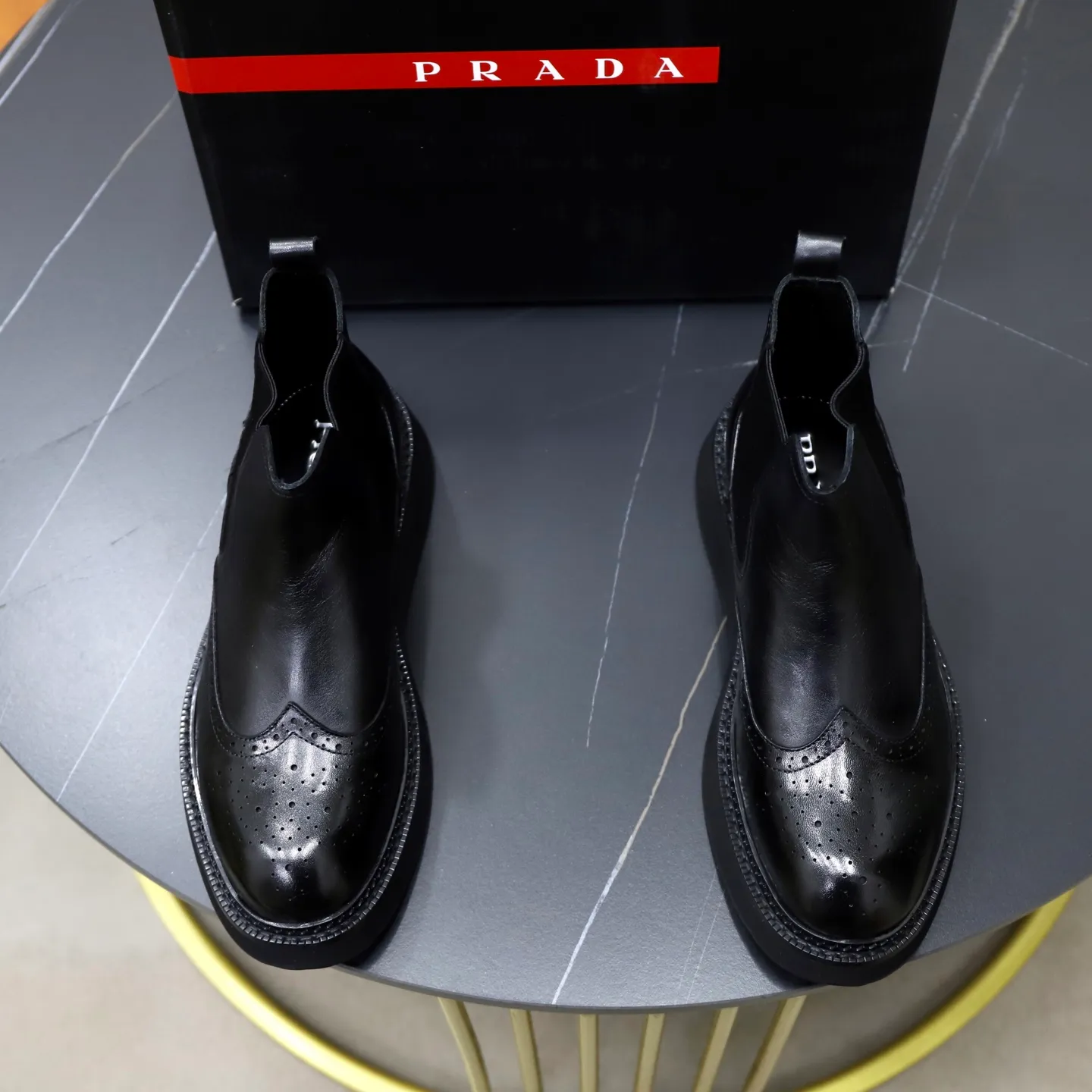 Ex-factory price: 680💰🙅‍♂️🙅‍♂️🙅‍♂️Fellow lining Cowhide lining Brand: PRADA Standard code: 38-44 (45 customized) Grade: Same style as the official website Material: Original high-grade cowhide surface Comfortable velvet lining Cowhide lining optional Non-slip soft wear-resistant outsole Style category: Men's fashionable casual boots Distinguished luxury brand elements Top luxury color: actual picture color